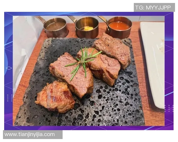 足球球星大快朵颐 品尝顶级牛排展现强者风范