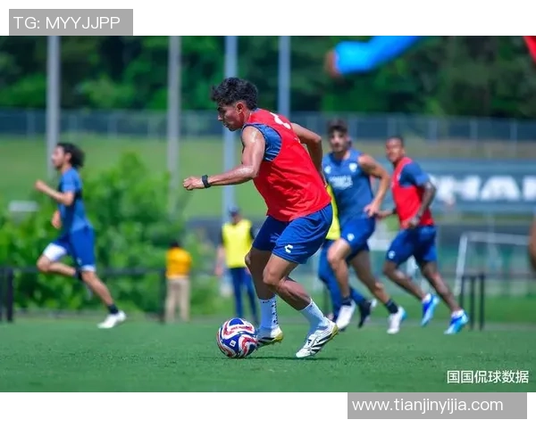 足球球星身体对抗技巧解析如何在比赛中掌握力量与速度的平衡