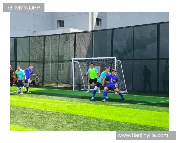 群星闪耀绿茵场盛大合影见证足球激情时刻